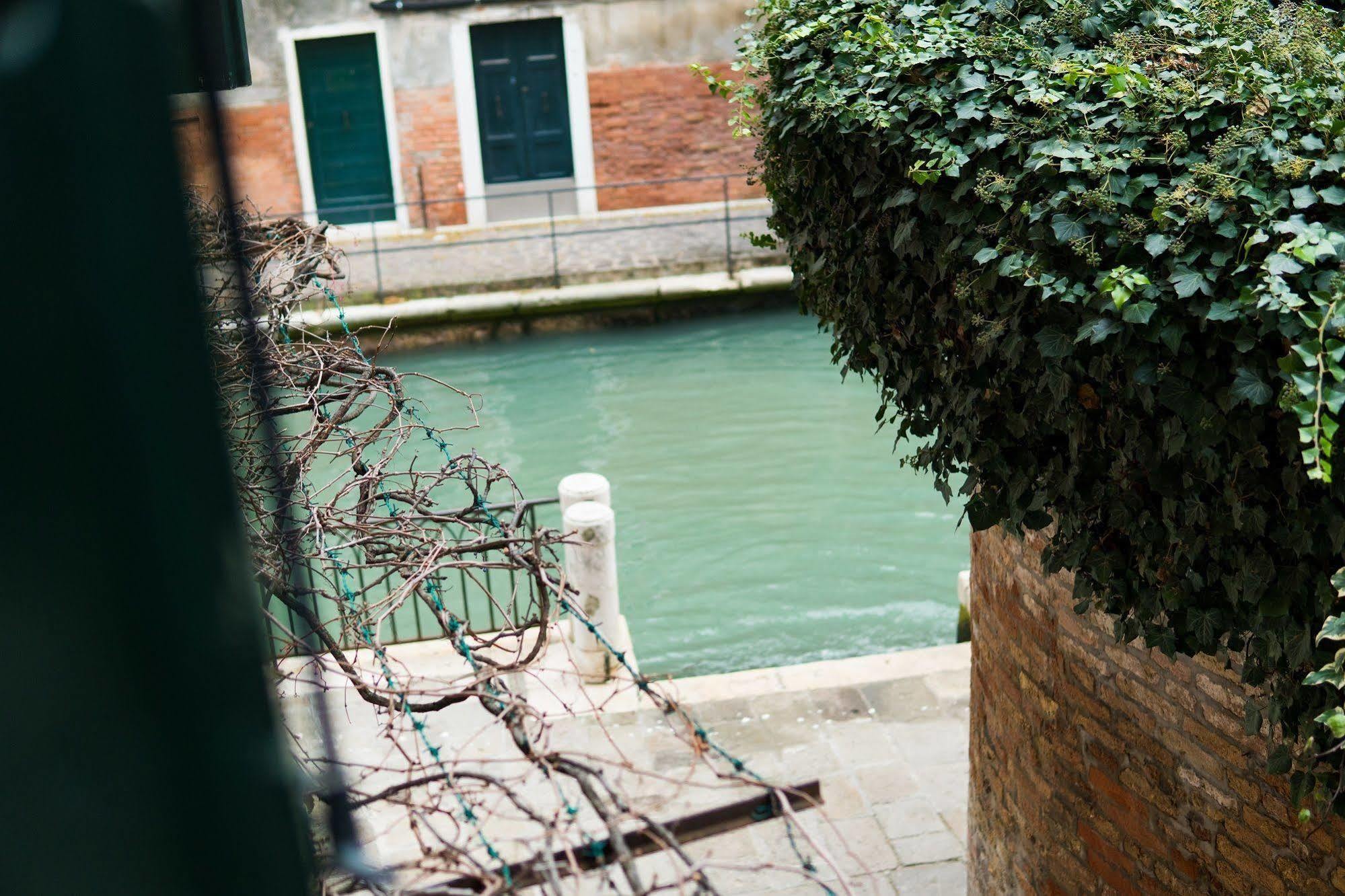 Pensione Accademia - Villa Maravege Wenecja Zewnętrze zdjęcie